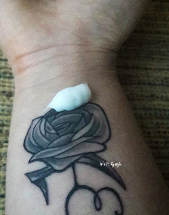 Cómo usar la crema platsul para tatuajes