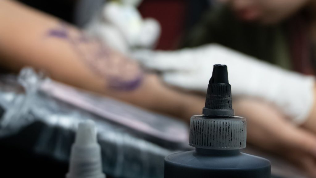agujas para pintar tatuajes