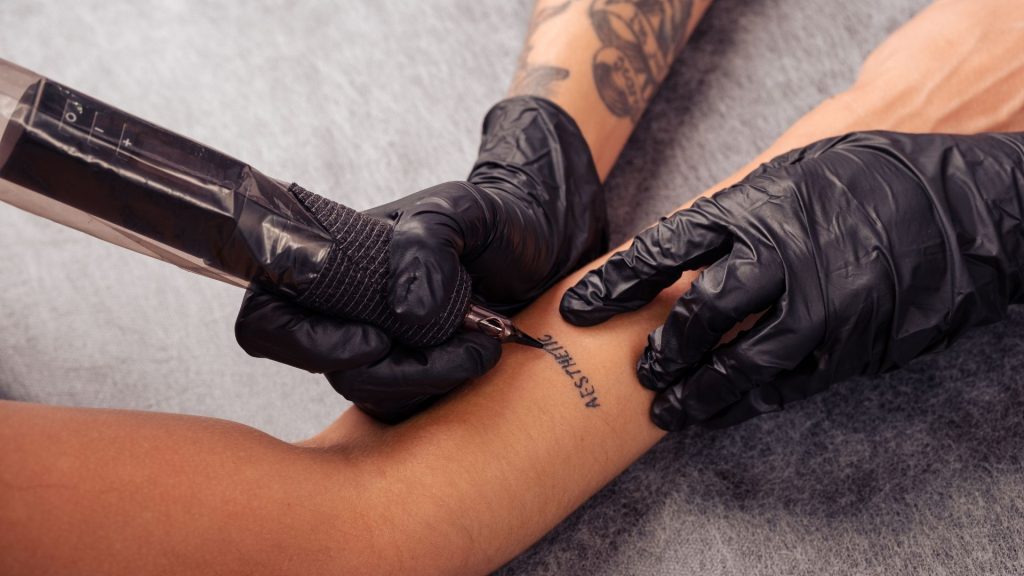 Aguja para delinear tatuajes