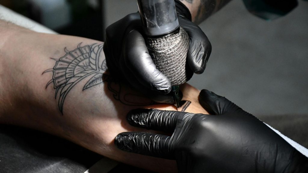 Aguja para hacer tatuajes