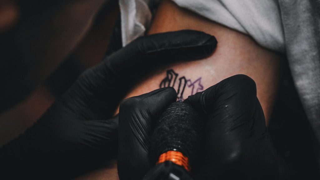 agujas para delinear los tatuajes