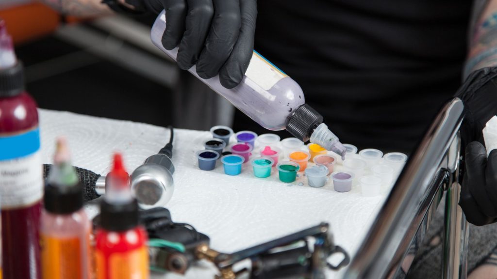 agujas para pintar tatuajes