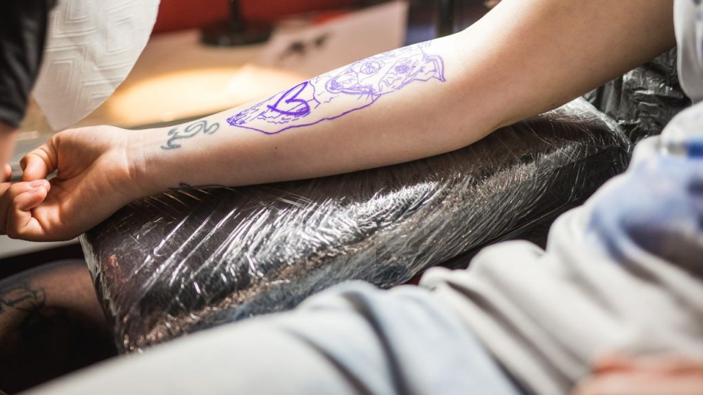 Como cuidarme un tatuaje recién hecho