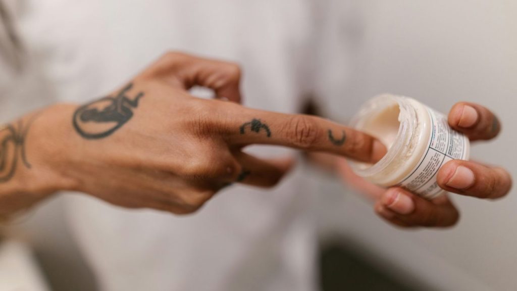Crema para hidratar tatuajes