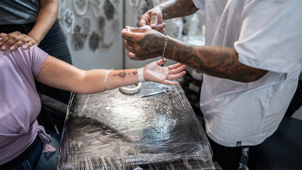 A los cuantos dias me quito el plastico del tatuaje