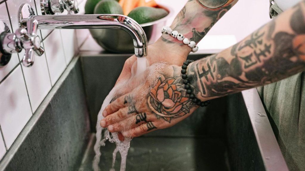 A los cuantos dias puedo lavar mi tatuaje